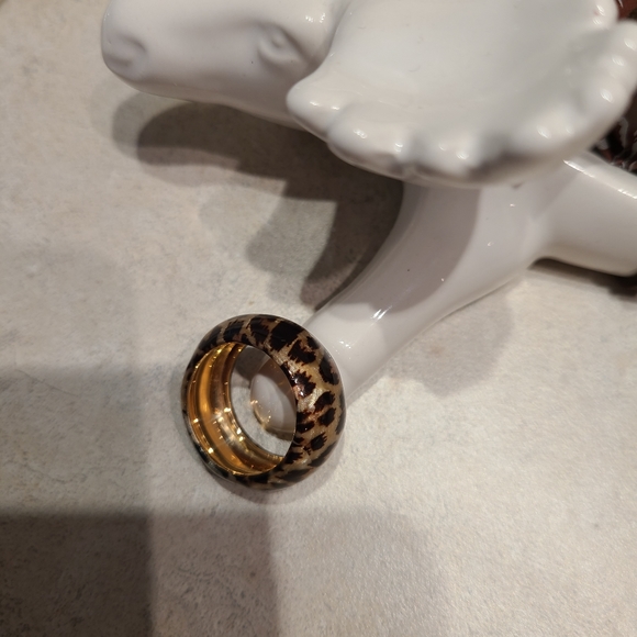 gold and leopard enamel-like ring - Picture 9 of 9